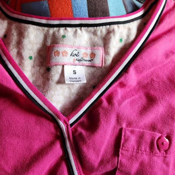 Small Koi scrub top - Picture 2 of 5